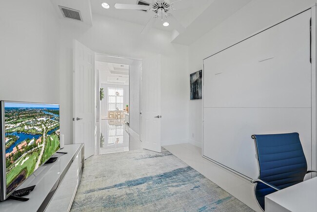 Building Photo - 8988 Lakes Blvd