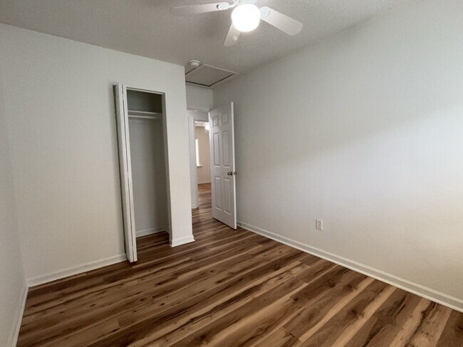 Building Photo - 227 Challedon Dr