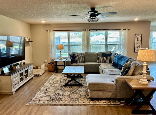 Building Photo - Gulfport 4 Bedroom