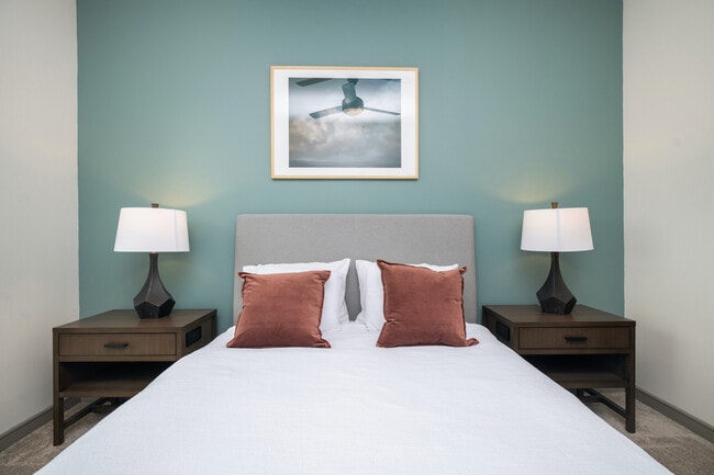 Building Photo - 6006 N Florida Ave