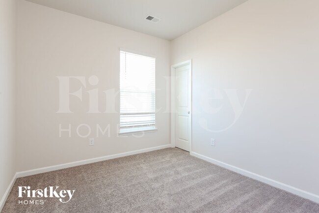 Building Photo - 1111 Mission Hill Ln