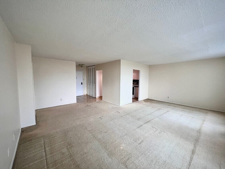 Building Photo - 11801 Rockville Pike