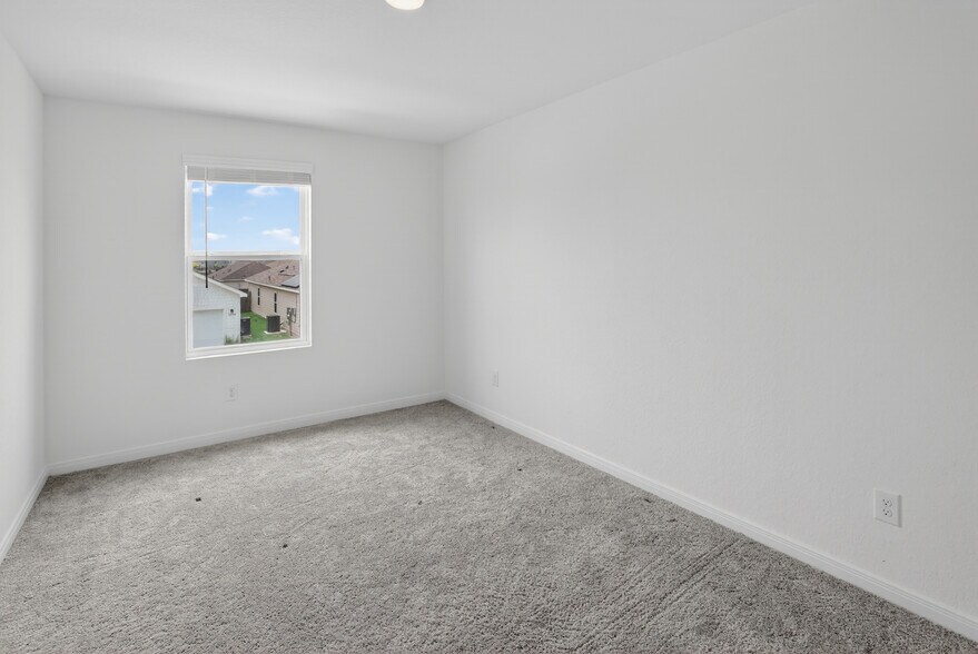 Building Photo - Room in House on Maple Ter