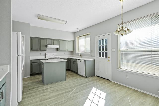 Building Photo - 1112 Canoe Ln