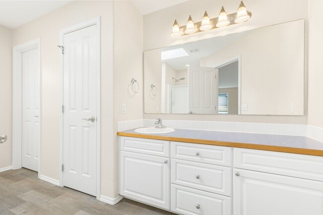 Building Photo - Covington Incredible 6 Bedroom 3.75 Bath Home
