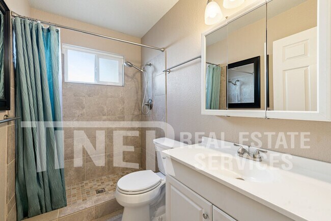 Building Photo - 639 Flower Dr