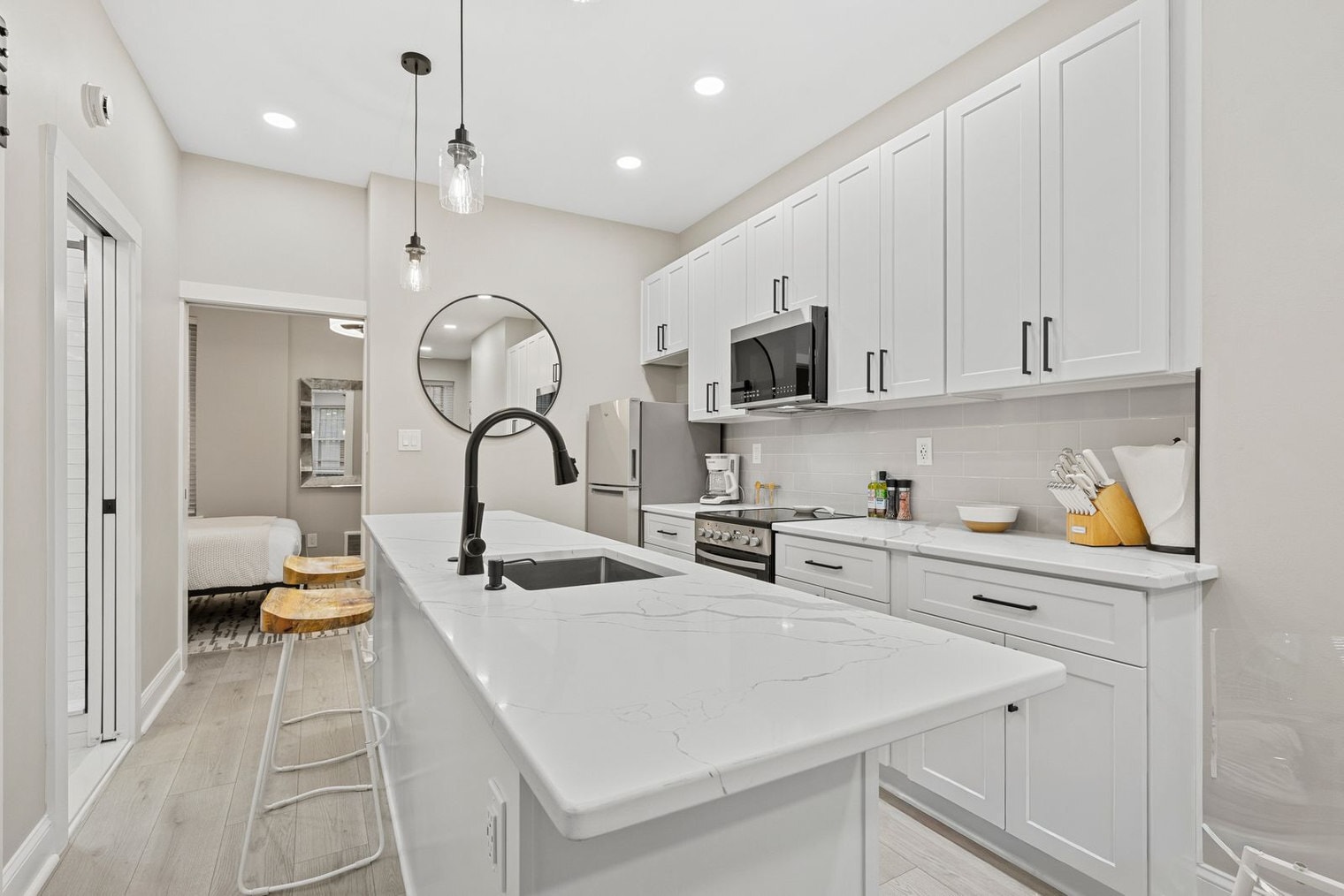 Building Photo - 218 4th St SE