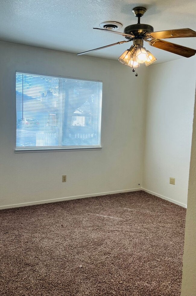 Building Photo - Spacious 2 Bedroom/2 bath duplex with a 2 car garage and laundry hook ups in a great North Modest...