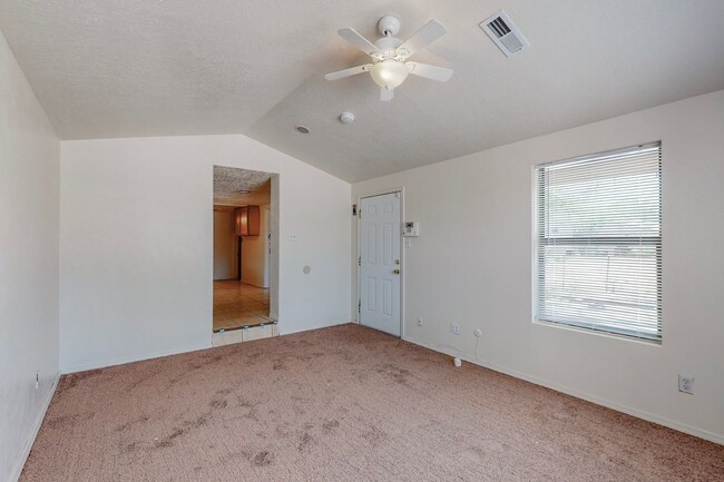Building Photo - CLEAN CUTE SOUTH VALLEY 2 Bedroom 1 Bath