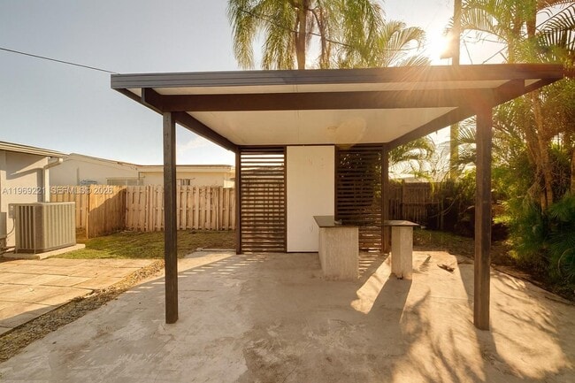 Building Photo - 6780 Meade St