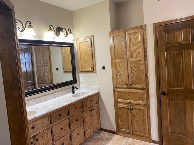 Building Photo - 4701 Ashville Pl