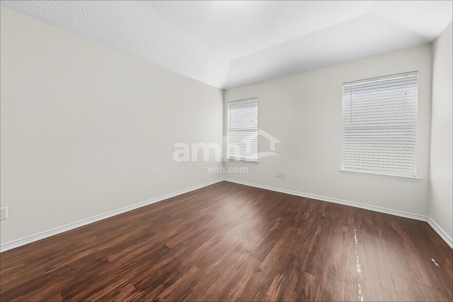 Building Photo - 8551 Western Meadows Dr