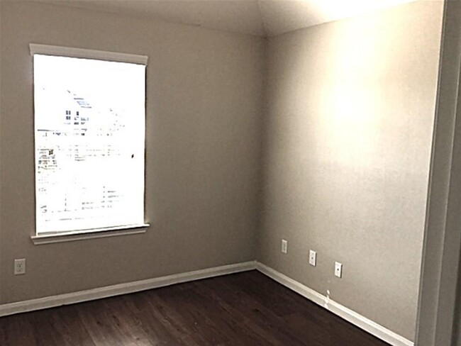 Building Photo - 4 Mira Loma Dr