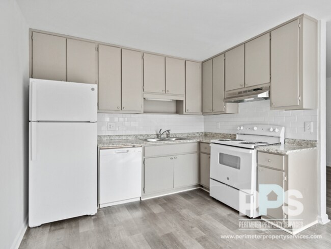 Building Photo - 1510-1512-1514 Pine Log Road