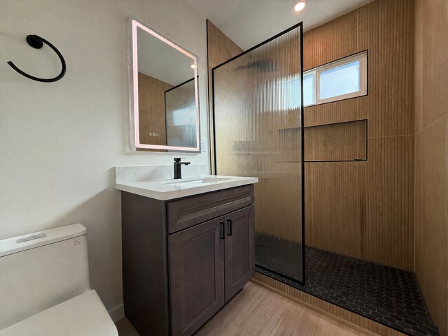 Building Photo - 4601 Almayo Ave