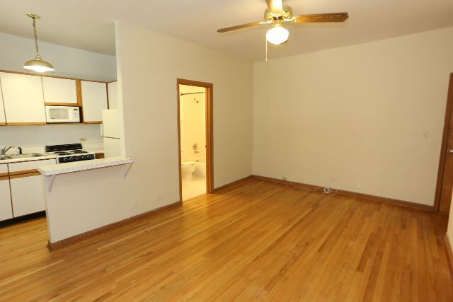 Building Photo - 640 W Barry Ave