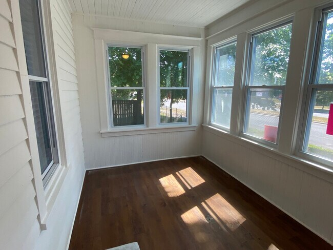 Building Photo - 1039 Adams St
