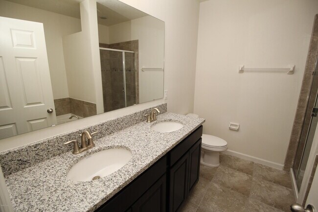 Building Photo - 561 Dillard Dr SE