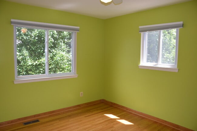 Building Photo - 3393 Burbank Dr