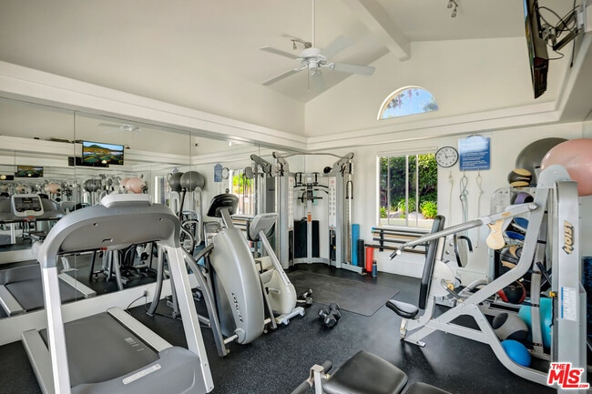 Building Photo - 6463 Zuma View Pl