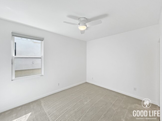 Building Photo - Beautiful 3BD/3BA w/ A/C, In-Unit Laundry, and Attached Garage in Mission Valley!