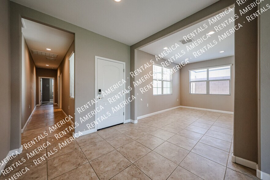 Building Photo - 29539 W Whitton Ave