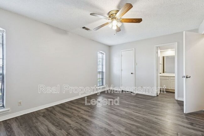 Building Photo - 1156 Mountain View St