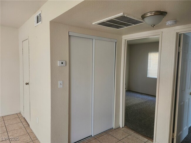Building Photo - 3437 E Cheyenne Ave