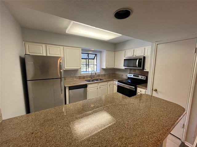 Building Photo - 15221 Berry Trail