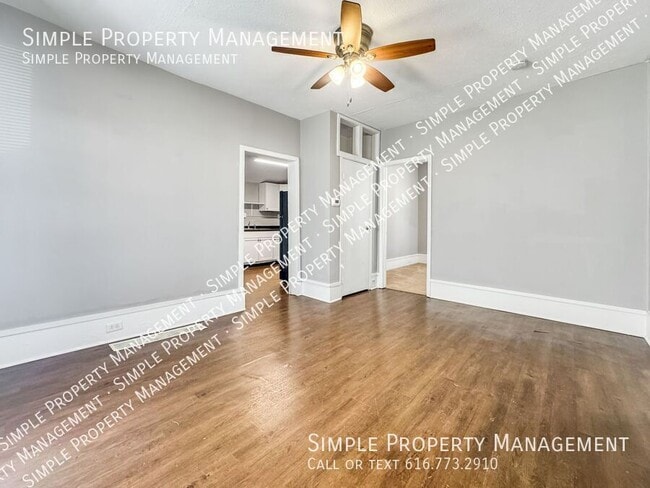 Building Photo - 156 Carrier St NE