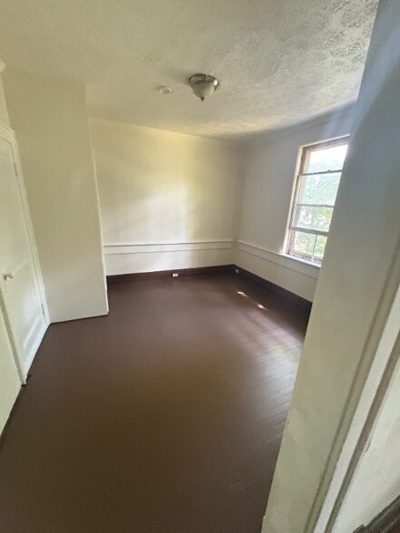 Primary Photo - 1413 East Ave