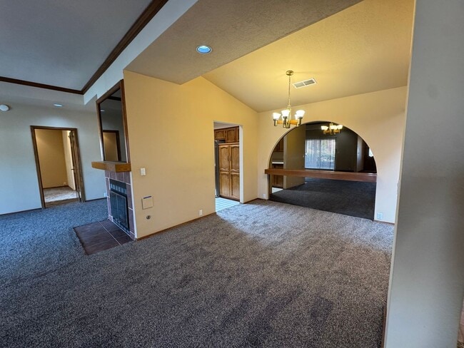 Building Photo - Mid-century Modern Garden Home!