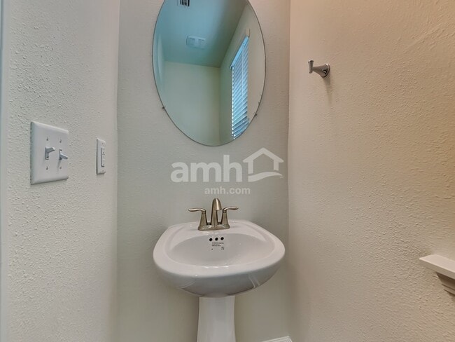 Building Photo - 1019 Tan Tara Trl