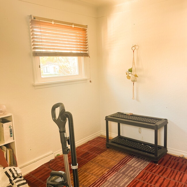 Building Photo - 1721 S Shoshone St