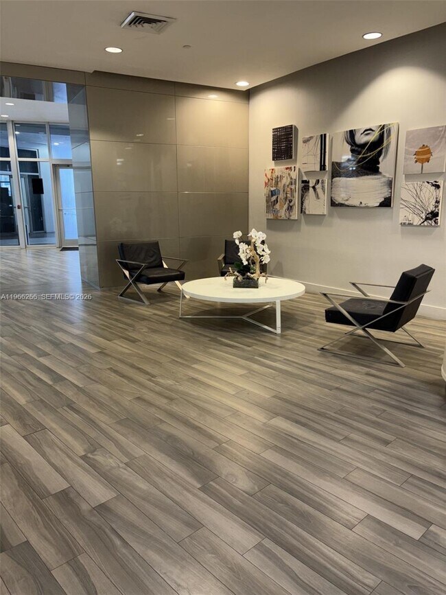 Building Photo - 1750 N Bayshore Dr