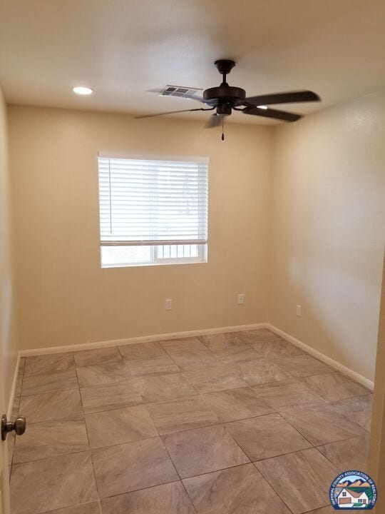 Building Photo - 495 W Commercial Ave