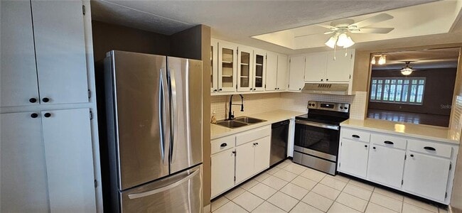 Building Photo - 2244 Winkler Ave
