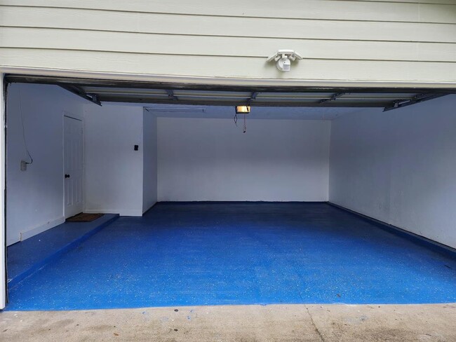 Building Photo - 2123 Quail Valley E Dr