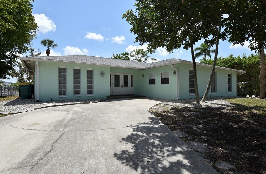 Primary Photo - 3461 Lakeview Dr