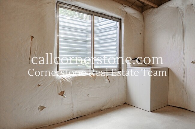 Building Photo - 6385 Shirecliff Dr