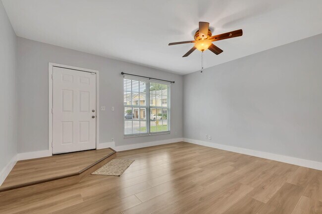 Building Photo - 2856 Belmont Ln