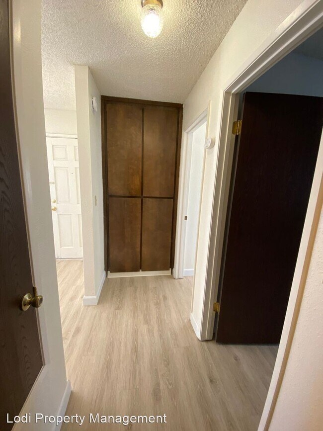 Building Photo - 2440 Cochran Rd