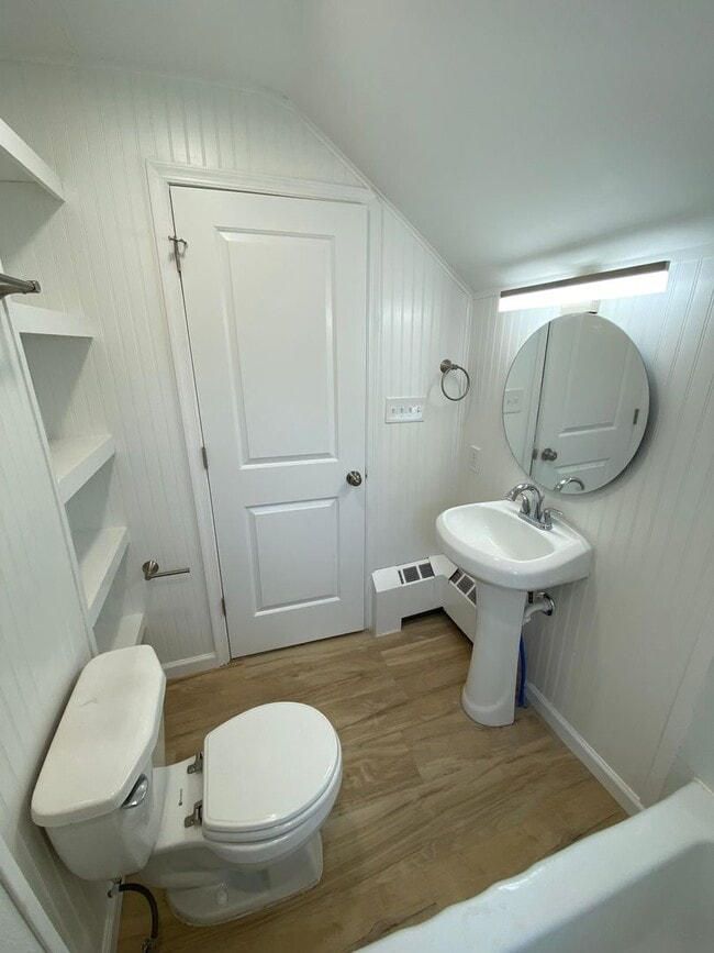 Building Photo - Cozy Renovated 2-Bedroom Home in Emmaus – ...