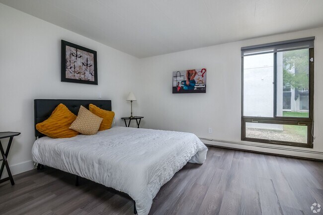 Building Photo - Studio Premium