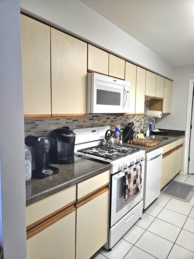 Building Photo - 1068 Courtland Dr