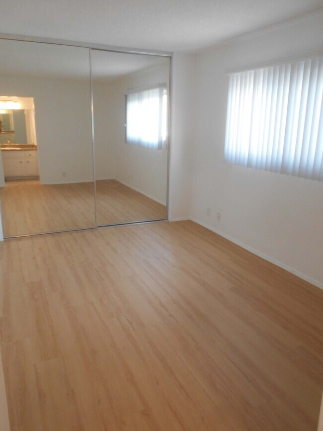 Building Photo - 2621 5th St