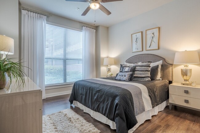 Building Photo - Make This Space Your Own!