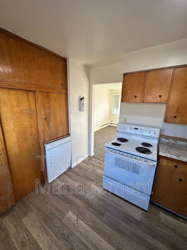 Building Photo - 2012 6th Ave