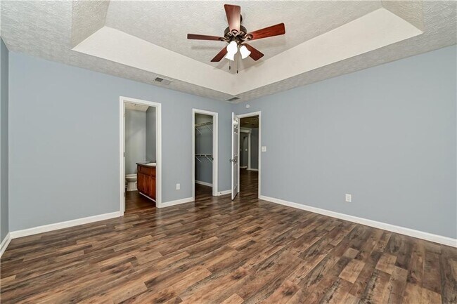 Building Photo - 5986 Creekside Dr