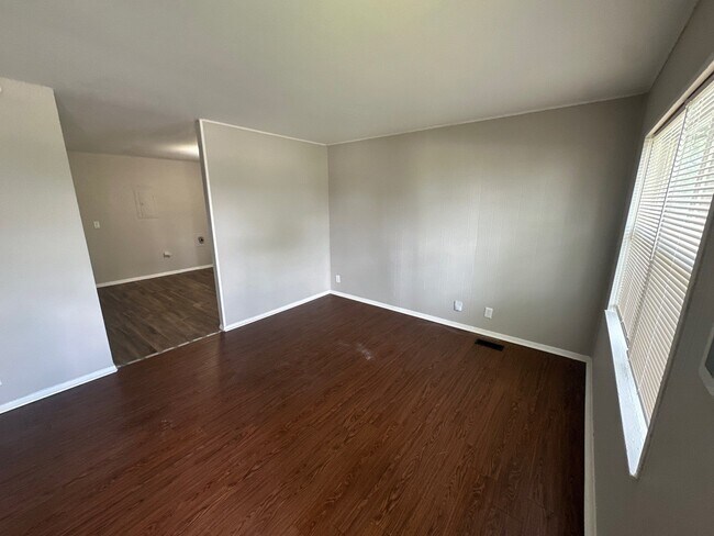 Building Photo - 8315 Meadowlark Dr